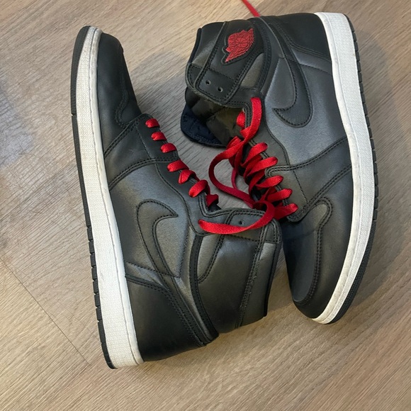 Used Men’s Air Jordan 1 Retro High OG (Gently Used) size 13 Black Satin Gym Red - Picture 10 of 11